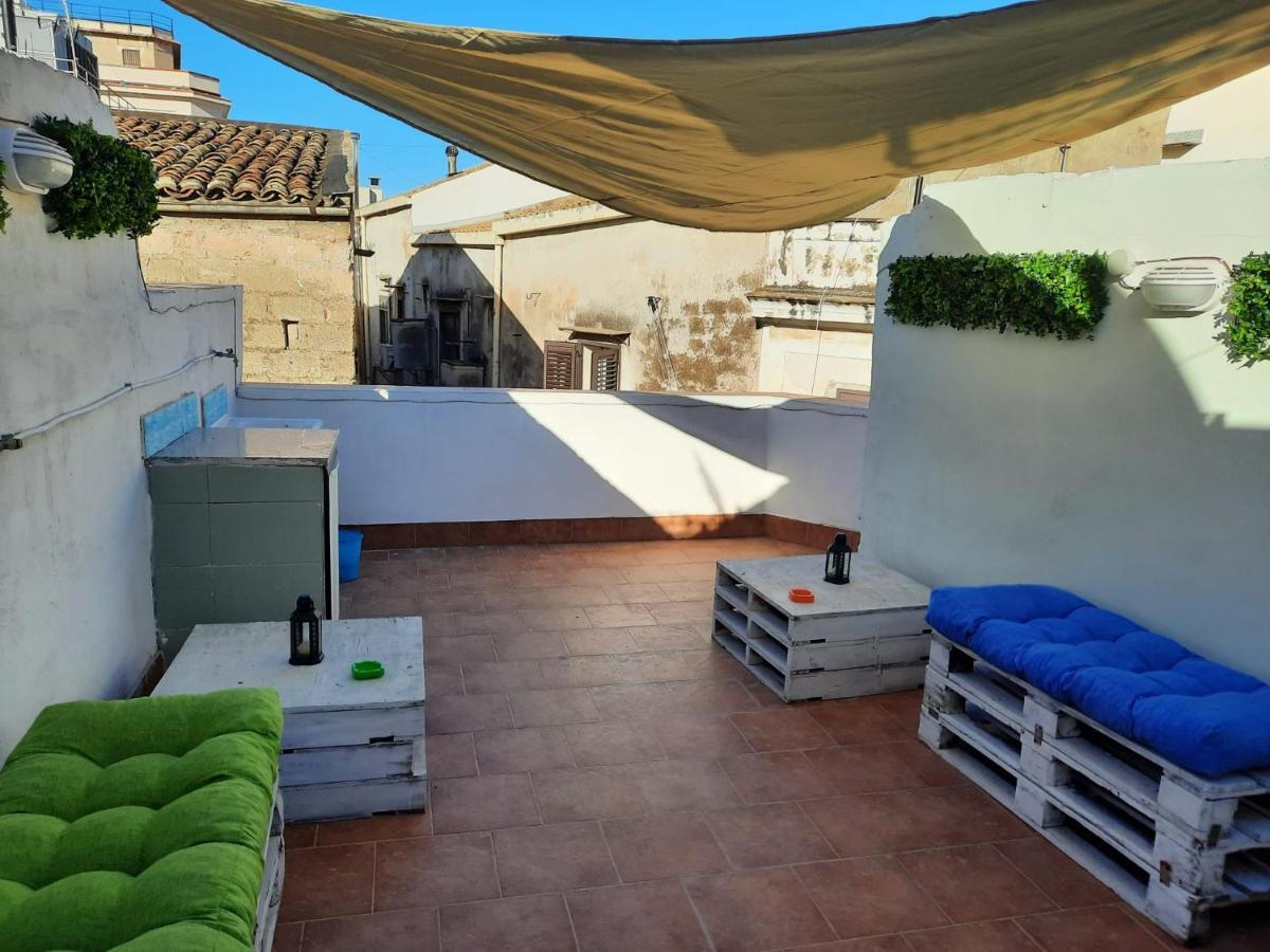 Hotel La terrazza sul vicolo Palermo Esterno foto